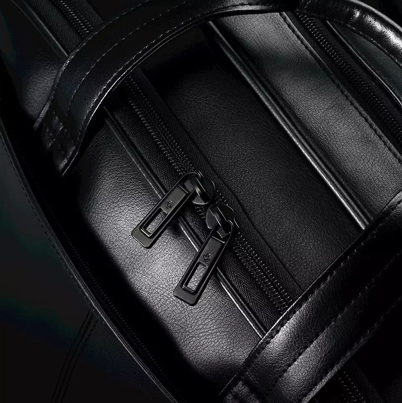 Breathable Leather Waterproof Messenger Bag Portable Anti Abrasion